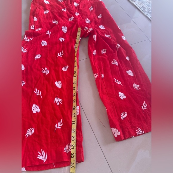 Ann Taylor Red Leaf Print Pants red and white capri size 4 wide legs - Picture 10 of 15